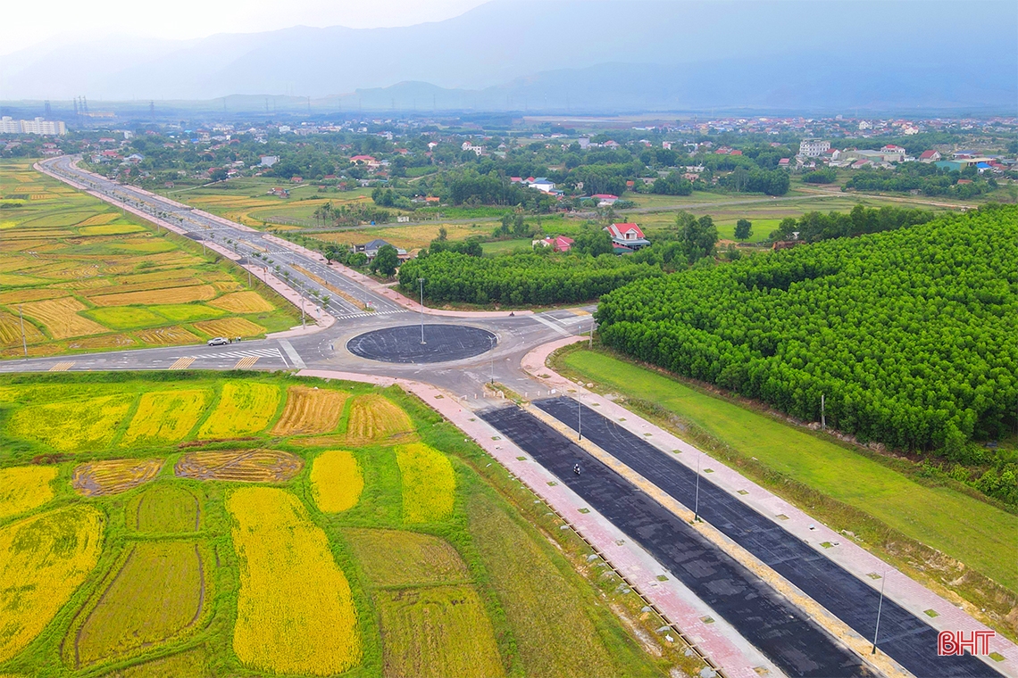 Dưới bóng Hoành Sơn