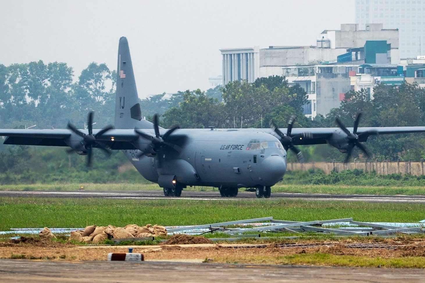 យន្តហោះវាយប្រហារ C-130, A-10 របស់អាមេរិក មកដល់វៀតណាម ដើម្បីចូលរួមពិព័រណ៍ការពារជាតិ