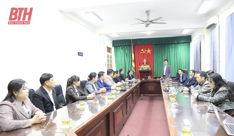 Una delegación del Departamento de Salud Provincial de Hua Phan visitó y trabajó en Thanh Hoa