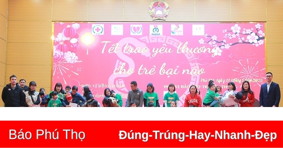 Chương trình “Tết trao yêu thương cho trẻ bại não” Xuân Ất Tỵ 2025