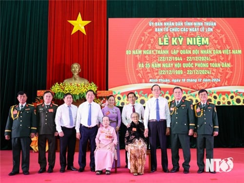 Célébration du 80e anniversaire de la fondation de l'Armée populaire du Vietnam et du 35e anniversaire de la Journée de la défense nationale