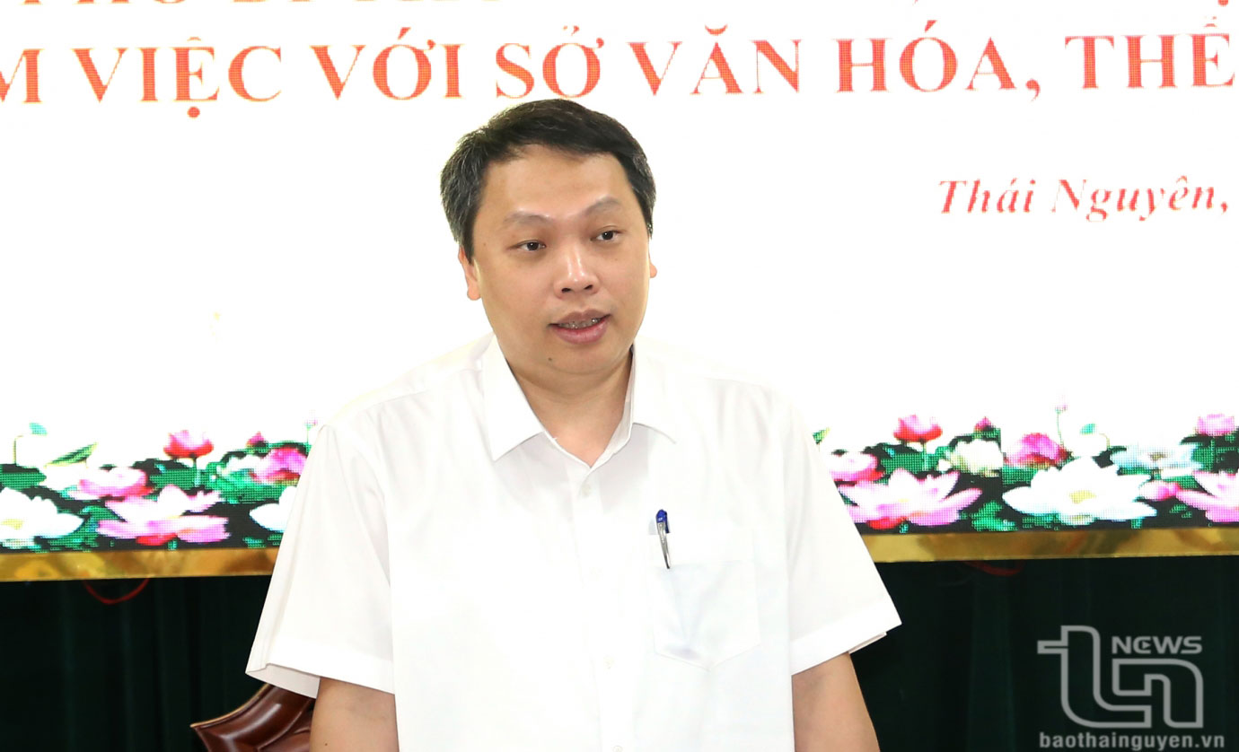 Der Vorsitzende des Volkskomitees der Provinz, Nguyen Huy Dung, hielt auf der Konferenz eine Rede.