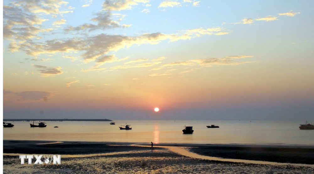 Coucher de soleil sur l'île de Co To. (Photo : Thanh Van/VNA)