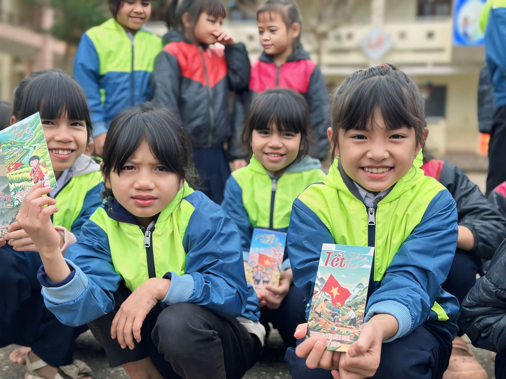 Les enfants des hauts plateaux de Quang Nam reçoivent de l'argent porte-bonheur tôt, photo 10