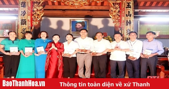 Trưng bày và giới thiệu cuốn sách “Danh nhân văn hóa Đào Duy Từ”