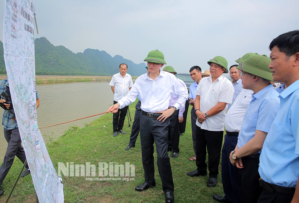 Đồng chí Bí thư Tỉnh ủy kiểm tra công tác phòng chống thiên tai tại các địa phương