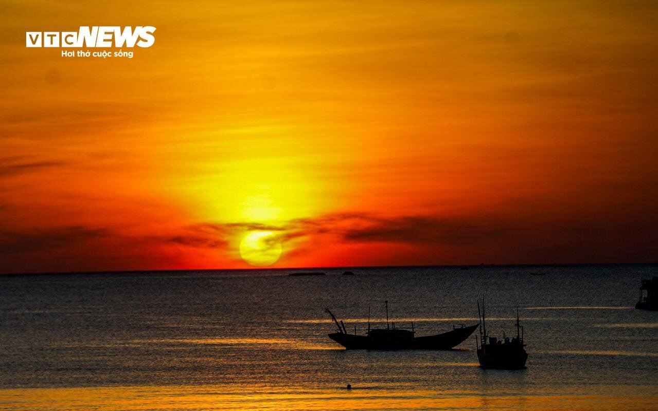 ベトナム中部の「海の宮殿」で色鮮やかな日の出を眺める - 3