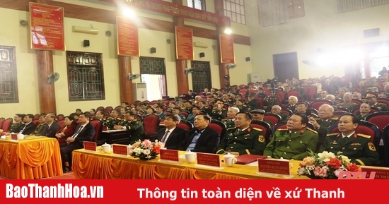 Ha Trung meets retired military and police officers