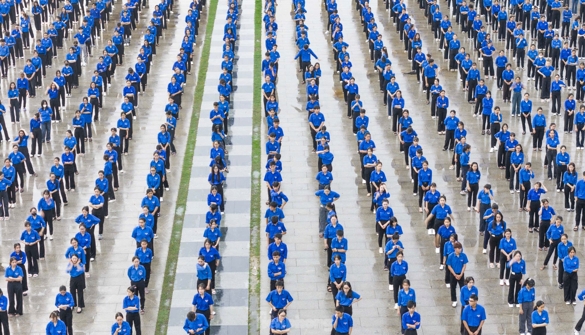 เยาวชน 3,000 คนแสดงร่วมกันต้อนรับการประชุมสหภาพเยาวชนเวียดนามที่จังหวัดบิ่ญดิ่ญ ภาพที่ 4