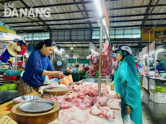 Prices of all kinds of pork are stable. Photo: MAI LY