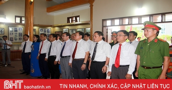 Dâng hương tưởng niệm nhân 93 năm ngày Xô viết Nghệ Tĩnh