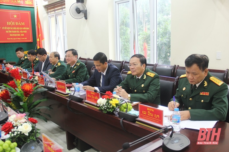 Firma de acuerdo de cooperación entre la Asociación de Veteranos de la provincia de Thanh Hoa y la Asociación de Veteranos de la provincia de Hua Phan