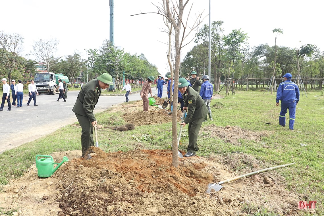 Lãnh đạo tỉnh Hà Tĩnh tham gia Tết trồng cây tại các địa phương