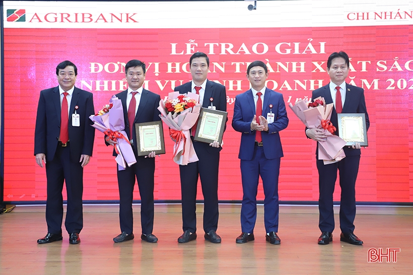 ធនាគារ Agribank Ha Tinh II ខិតខំសម្រាប់កំណើនឥណទានអប្បបរមា 10% ក្នុងឆ្នាំ 2024