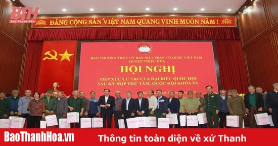 Minister für Arbeit, Invaliden und Soziales Dao Ngoc Dung trifft Wähler des Distrikts Thieu Hoa