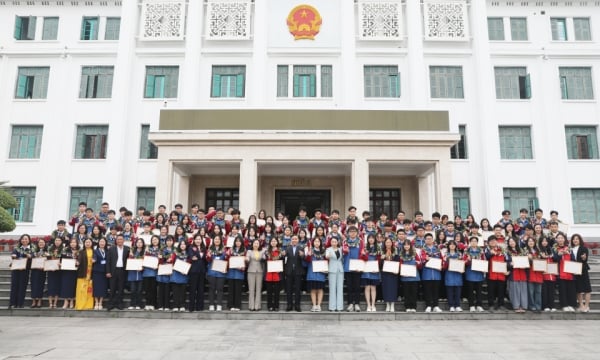 Tuyên dương, trao thưởng học sinh đoạt giải học sinh giỏi Quốc gia