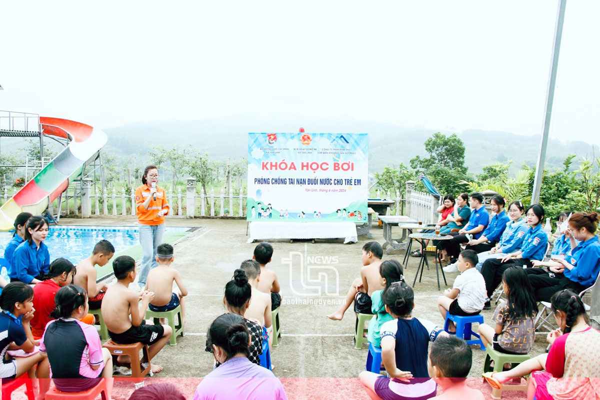 Công ty TNHH Khai thác Chế biến Khoáng sản Núi Pháo phối hợp với Đoàn thanh niên xã Tân Linh (Đại Từ) tổ chức khai mạc khoá dạy bơi miễn phí cho học sinh Trường Tiểu học và THCS Tân Linh.
