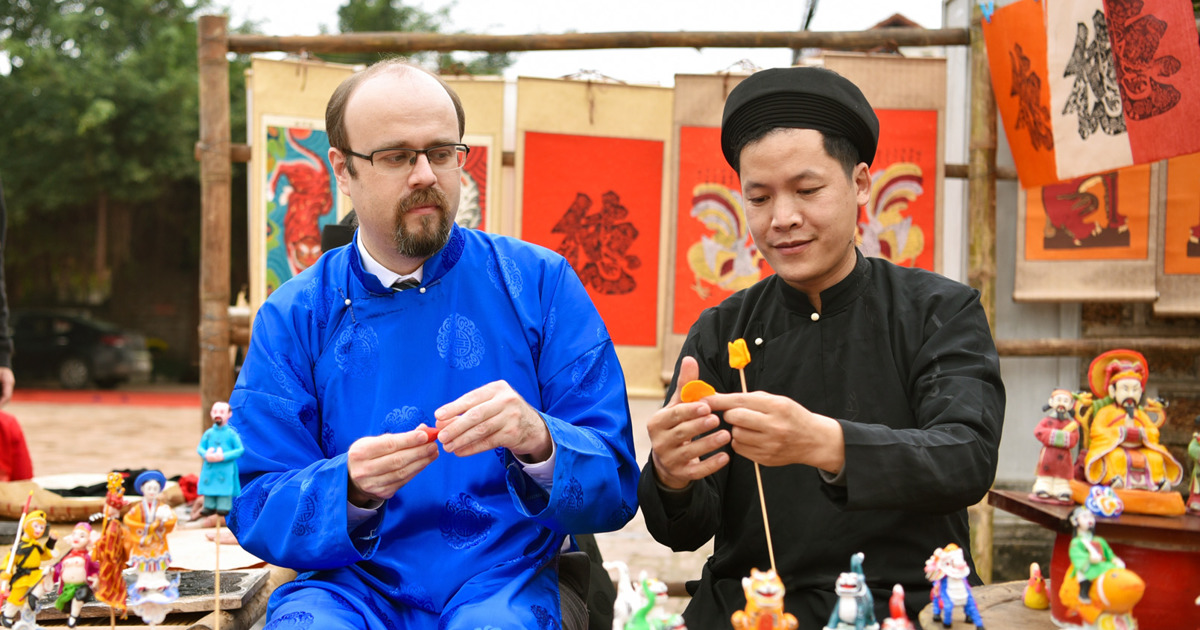 Homenaje a la zona turística de la comuna de Hong Van y a la antigua casa de familia del pueblo de Duong Lam