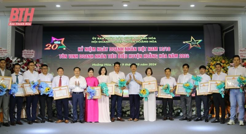 Hoang Hoa district meets and honors typical businesses and entrepreneurs in 2024