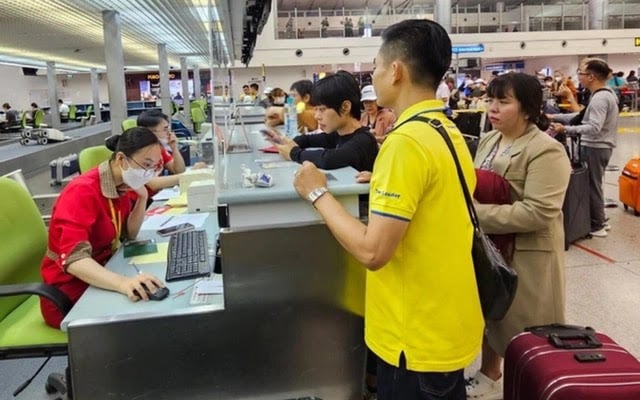 Khai thác hơn 2 000 chuyến bay đêm hàng không hạ nhiệt giá vé máy bay