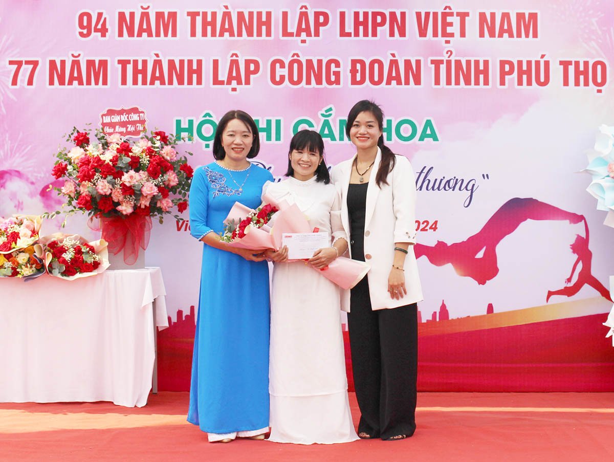 Hội thi cắm hoa chào mừng ngày Phụ nữ Việt Nam