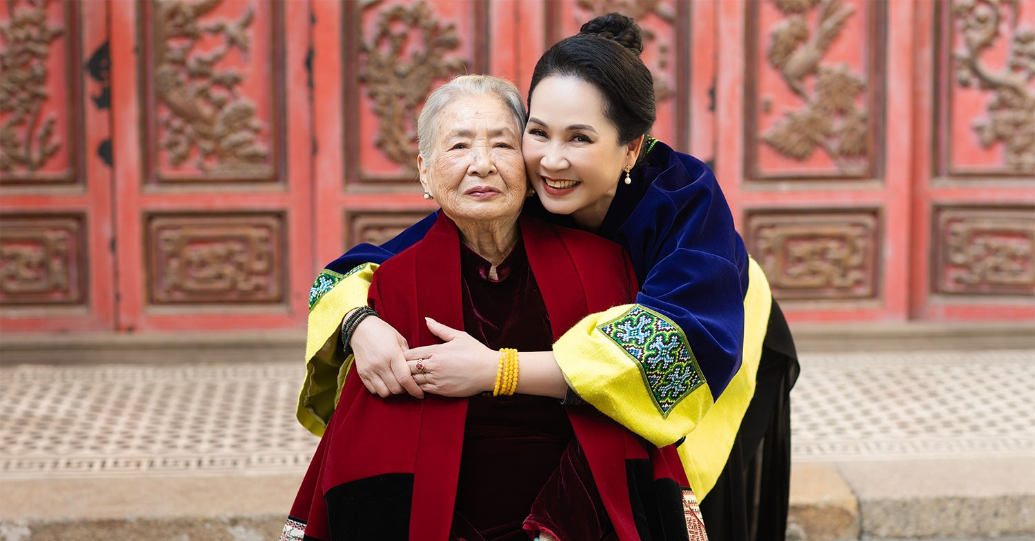 El set de fotos de la artista popular Lan Huong con su madre es conmovedor