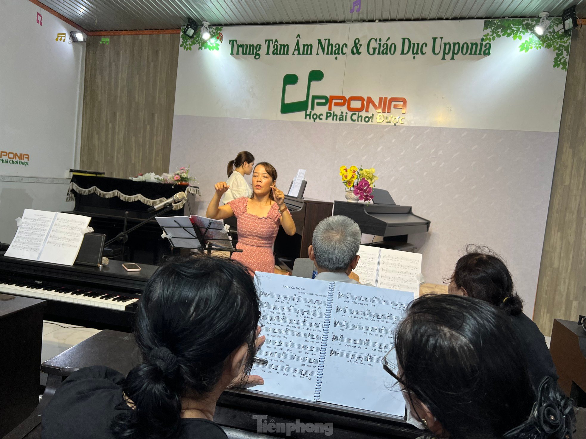 Lớp đàn piano miễn phí chỉ dành cho người cao tuổi ở TPHCM ảnh 5