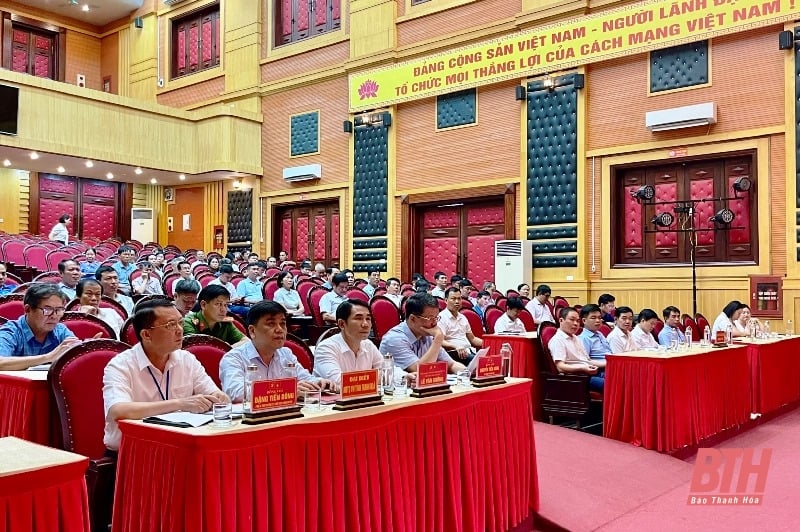 La delegación de la Asamblea Nacional de la provincia de Thanh Hoa se reunió con votantes de los distritos de Nhu Thanh y Trieu Son.