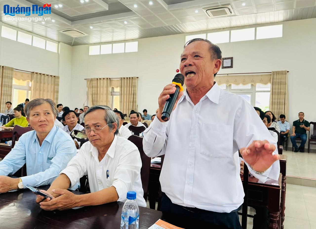 Director of Pho Thuan Agricultural Cooperative (Duc Pho Town) Pham Van Day expressed his opinion at the forum.