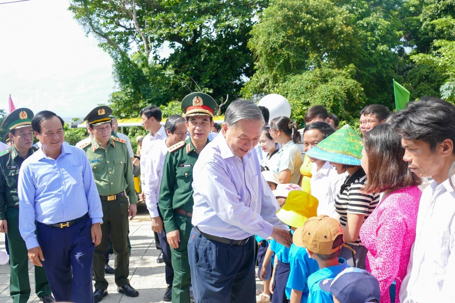 Tổng Bí thư, Chủ tịch nước Tô Lâm thăm và làm việc tại huyện đảo tiền tiêu Cồn Cỏ, tỉnh Quảng Trị