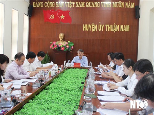 NTO - The Provincial Party Committee's survey team worked with Thuan Nam District Party Committee; Department of Labor