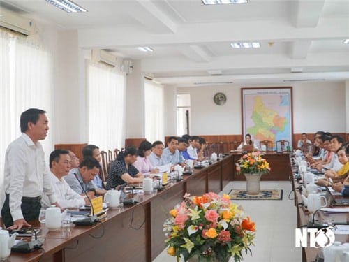 Provincial People's Committee held a meeting to listen to a report on the coordination of organizing trade promotion programs in the province.