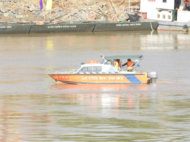 The first dedicated ferry replaces Phong Chau pontoon bridge photo 8