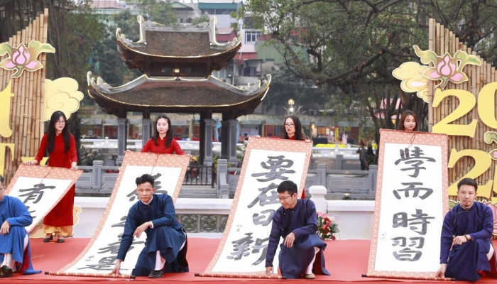 The Spring Calligraphy Festival of At Ty 2025 at the Temple of Literature officially opens to welcome the New Year