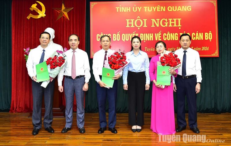 Công bố Quyết định bổ nhiệm Giám đốc Sở Khoa học - Công nghệ và Giám đốc Sở Thông tin - Truyền thông