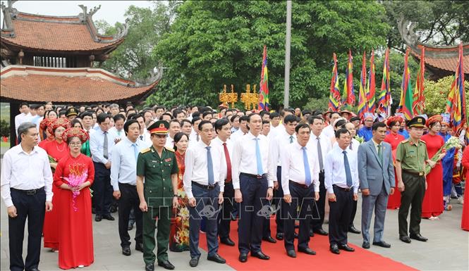 Thành kính Lễ giỗ Đức Quốc Tổ Lạc Long Quân và dâng hương Tổ Mẫu Âu Cơ