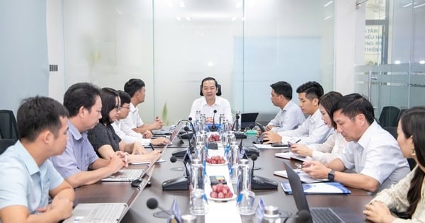 Deputy Minister Pham Duc Long works with the Department of Information and Communications of Thua Thien Hue on digital transformation