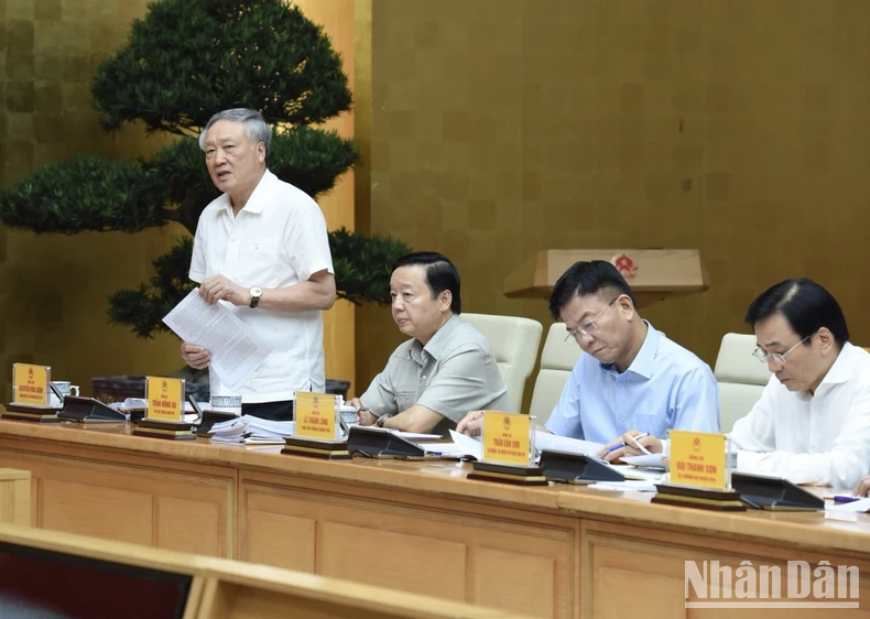 Prime Minister Pham Minh Chinh chairs the third meeting of the Socio-Economic Subcommittee of the 14th National Party Congress photo 1