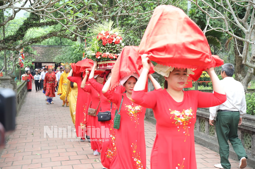 ភាពស្រស់ស្អាតនៃពិធីប្រពៃណីនៃពិធីបុណ្យ Hoa Lu ឆ្នាំ 2024