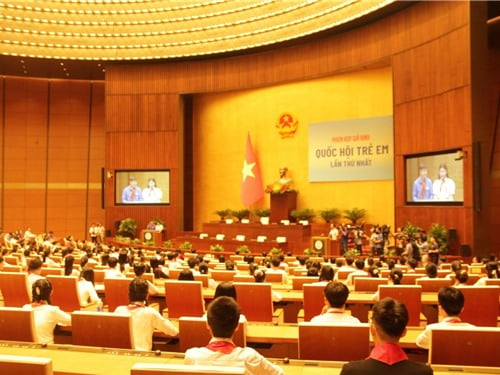 Clausura de la primera sesión simulada del 'Parlamento Infantil'