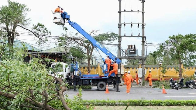 Nước lũ về dồn dập ở nhiều địa phương, 8 thủy điện lớn mở 29 cửa xả lũ