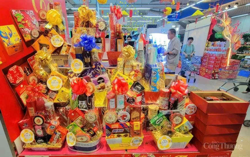 Ciudad. Ciudad Ho Chi Minh: animado mercado de cestas de regalo del Tet