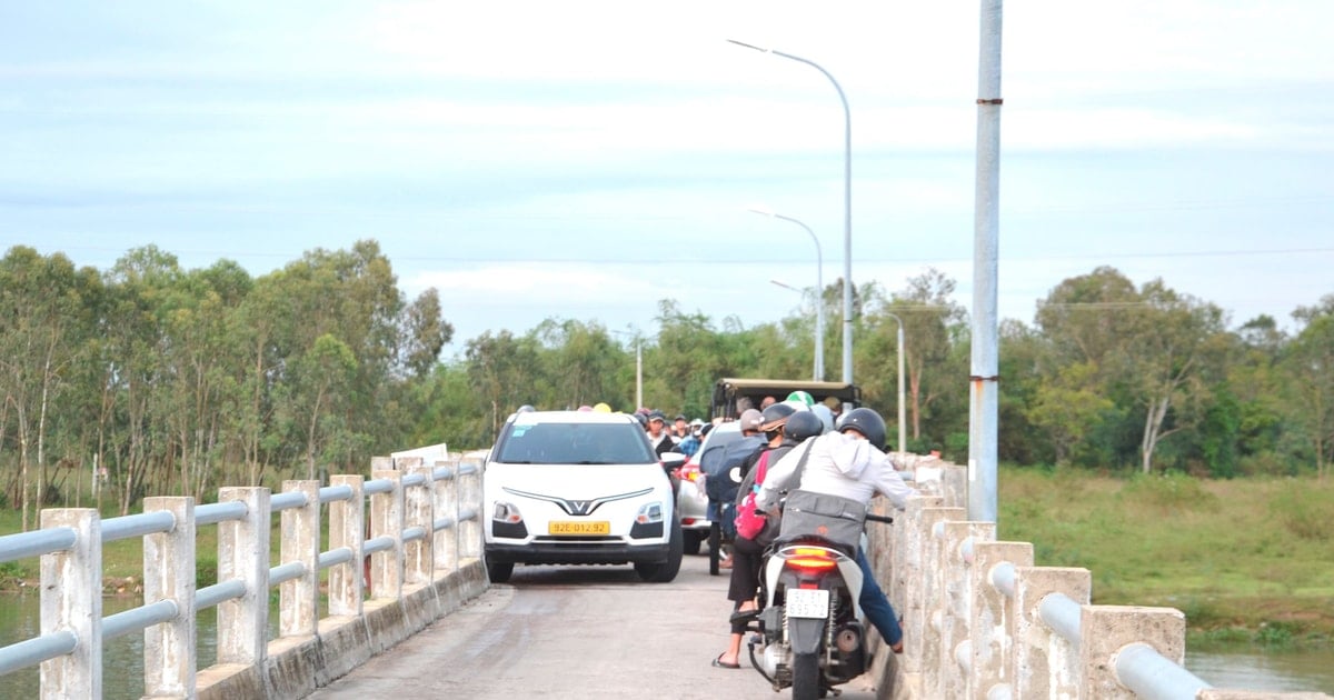 “Nút thắt cổ chai” cầu Bà Ngân