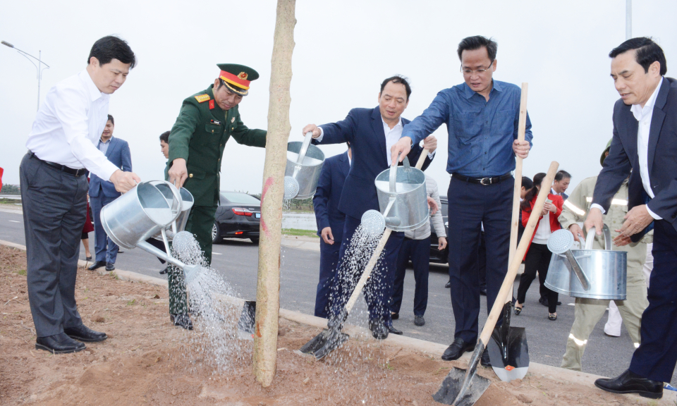 Lancement du « Festival de plantation d'arbres pour se souvenir à jamais de l'Oncle Ho » au printemps de Giap Thin 2024