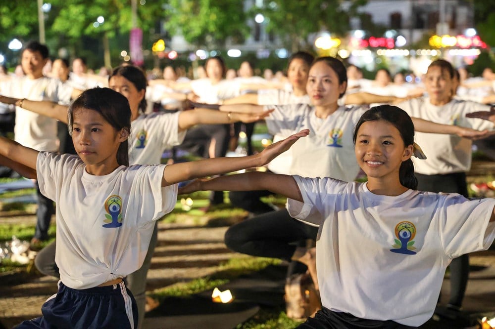 Gần 1.000 người đồng diễn Yoga ở Quảng Ngãi - ảnh 2