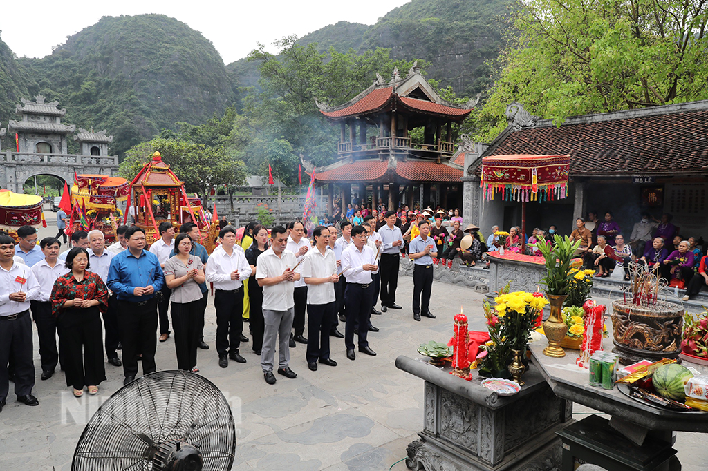 Organización del Festival Tradicional del Templo Thai Vi en 2024