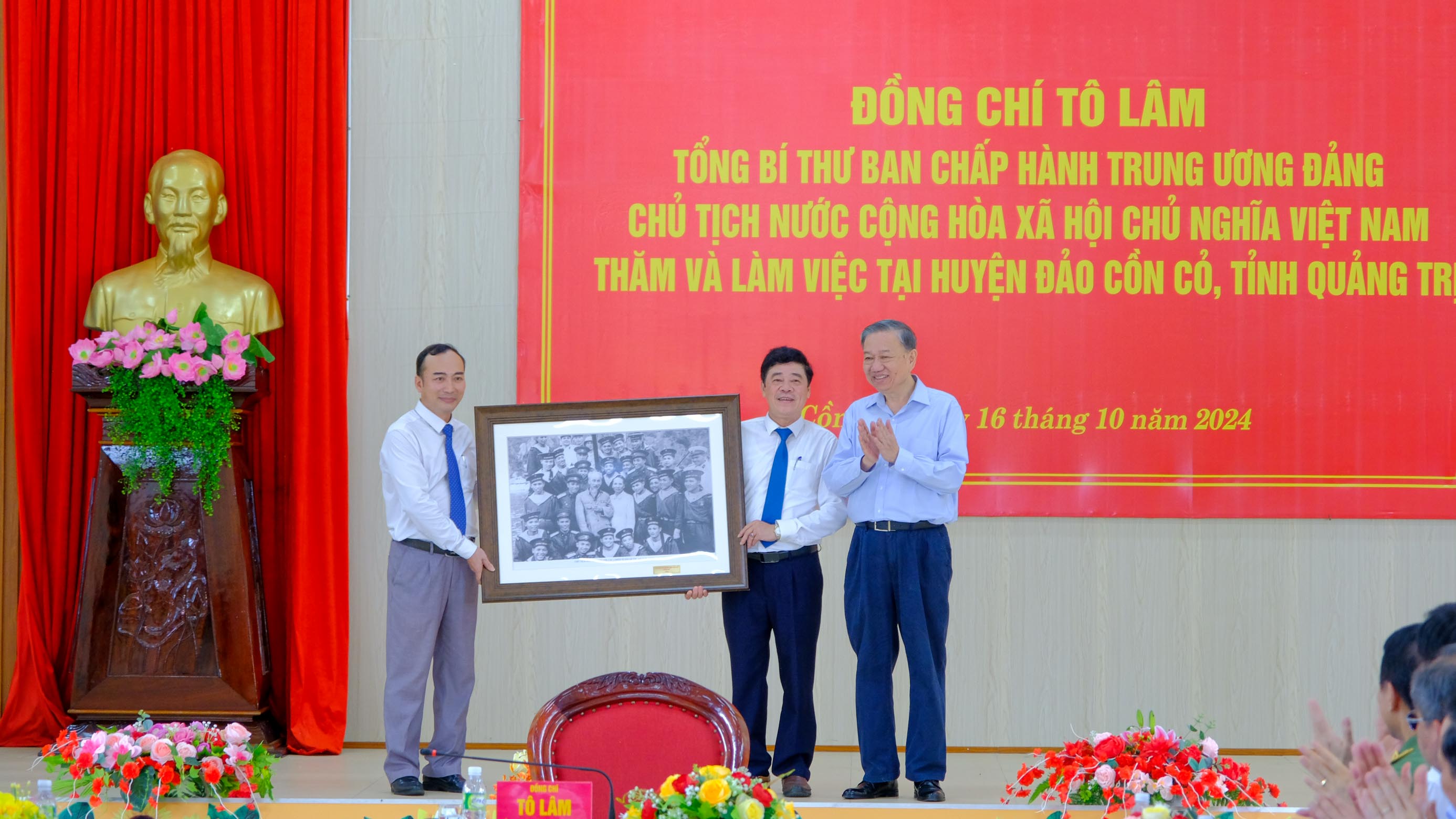 General Secretary and President To Lam visits and works at Con Co island district