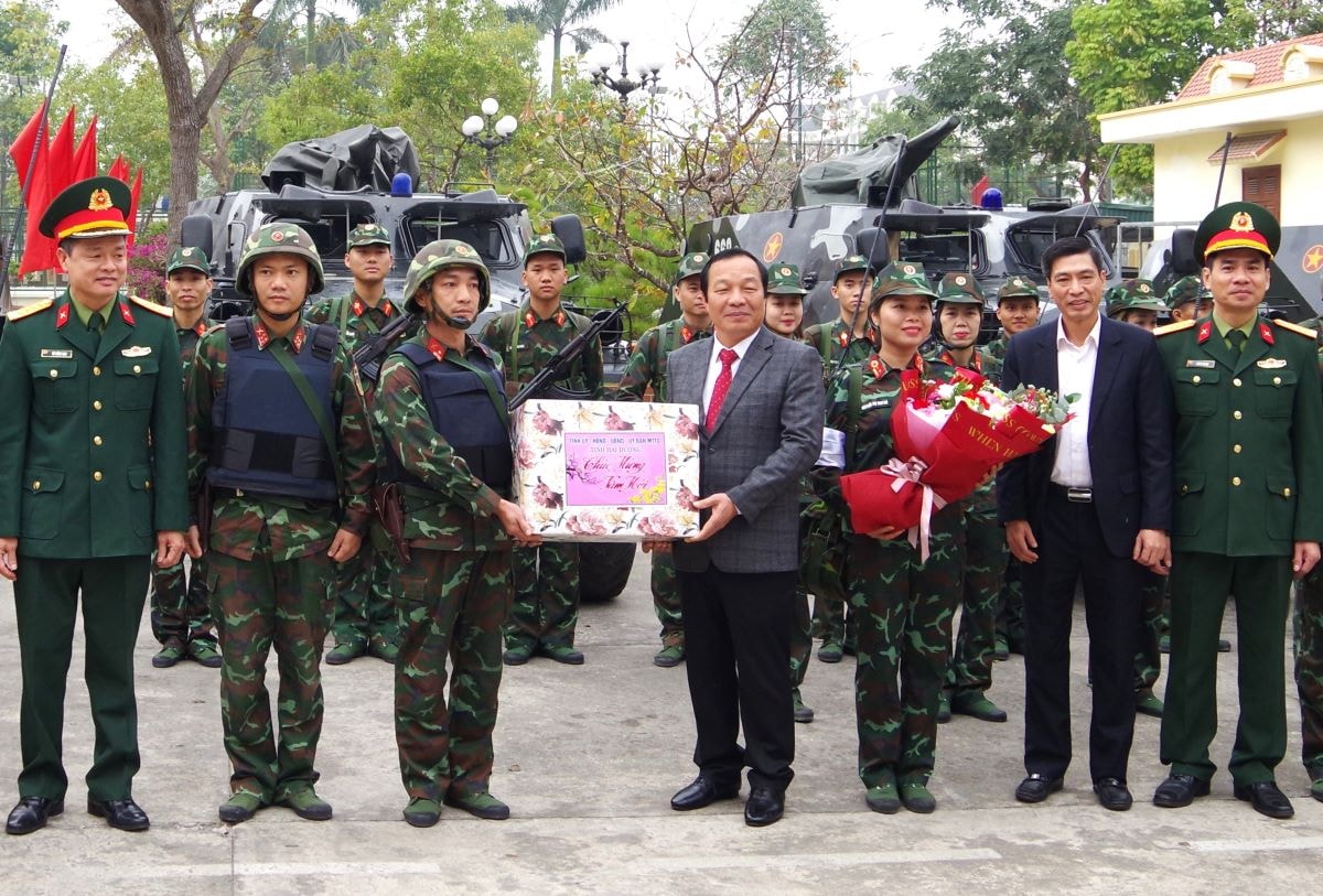 Đồng chí Phó Bí thư Thường trực Tỉnh ủy Lê Văn Hiệu chúc Tết một số đơn vị