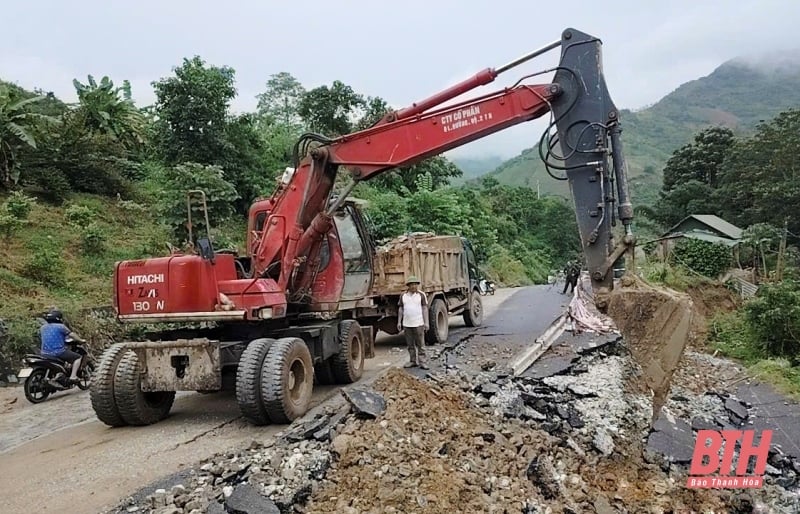 国道15C号の深刻な土砂崩れを乗り越える