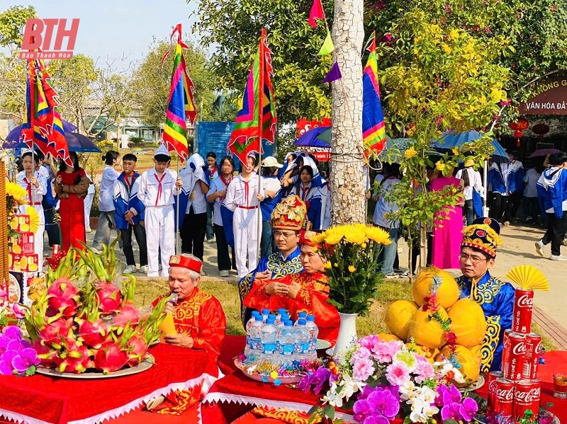 พิธีชักเสาเต๊ตที่ป้อมปราการราชวงศ์โฮซึ่งเป็นมรดกทางวัฒนธรรมโลก